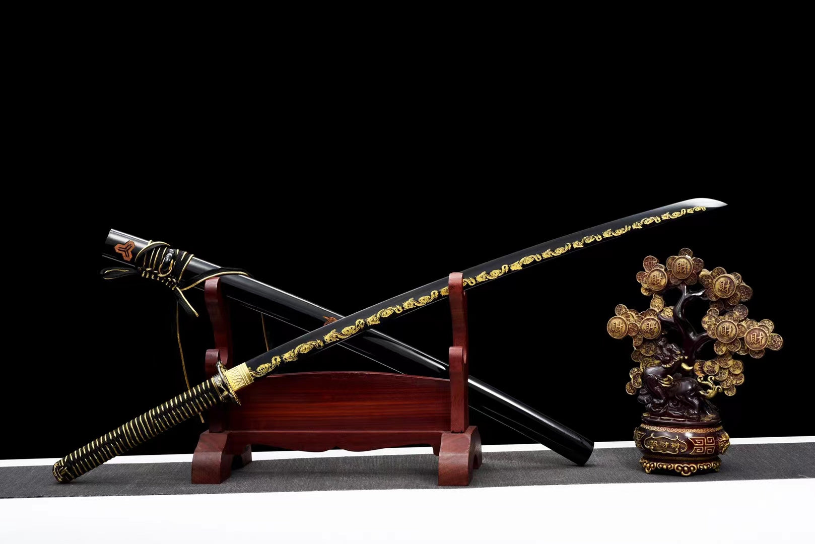 1045 carbon steel Japanese katana, carved dragon katana, black katana hansi sword